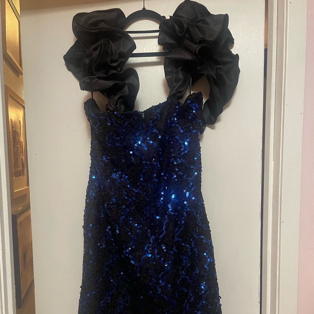 Vintage 80/90s dress. Size 21/22 fits like current 18. J Reynolds’ designs